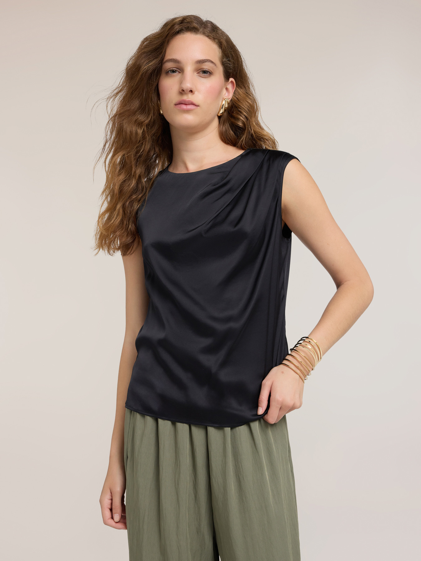 Top in raso con drappeggio asimmetrico image number 0