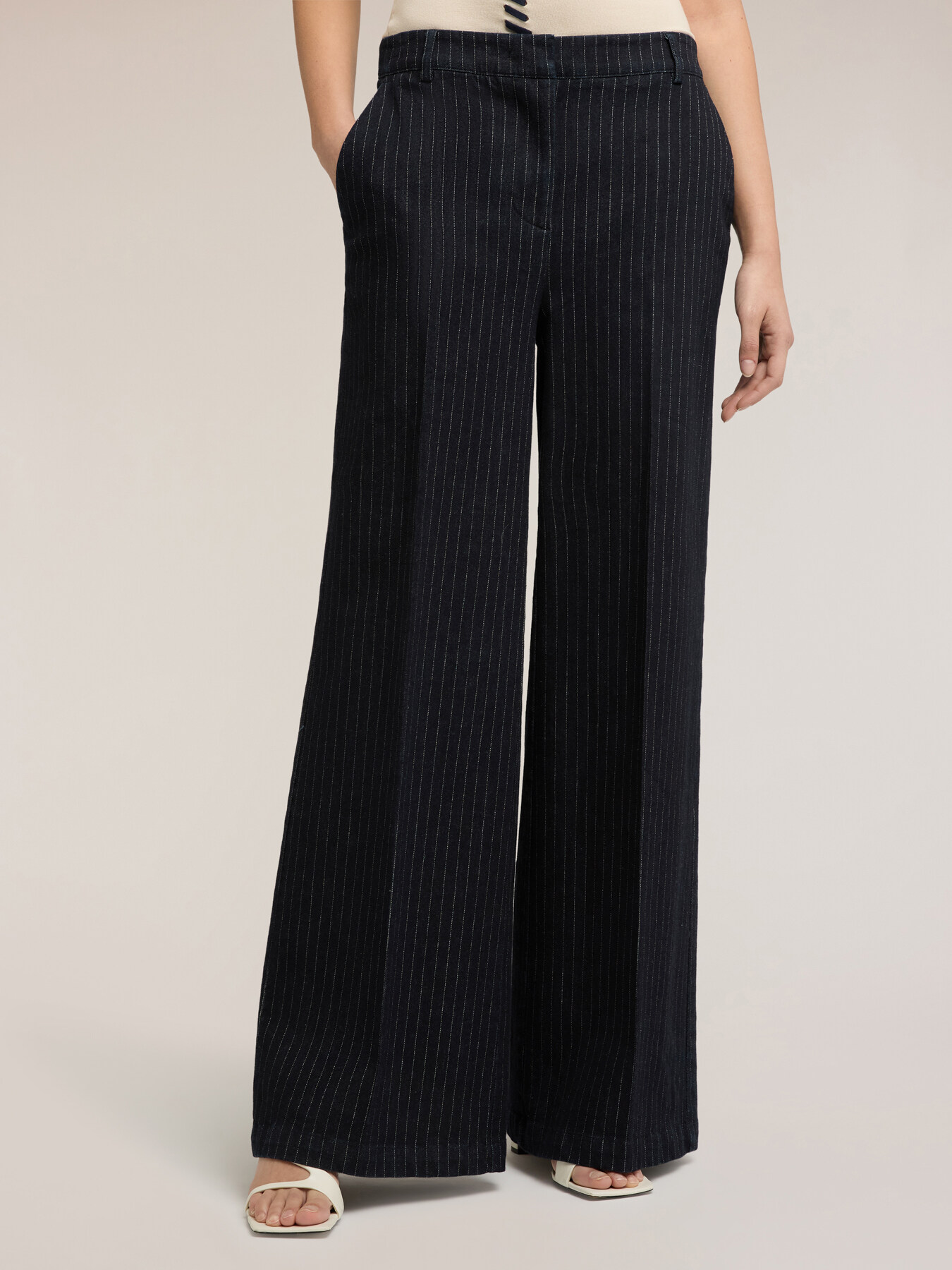 Jeans palazzo gessati in denim image number 2
