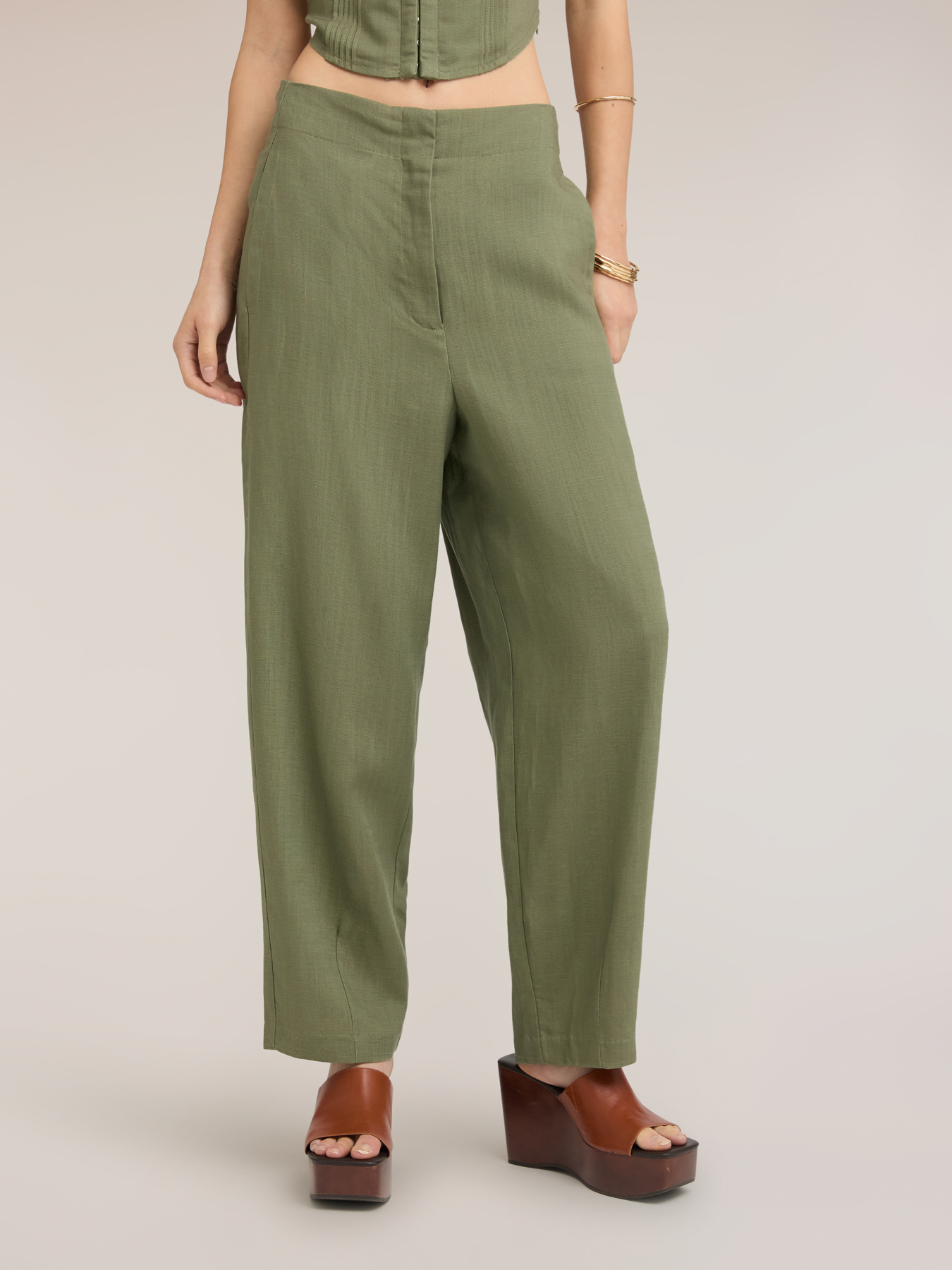 Pantaloni con pince al fondo misto lino image number 2