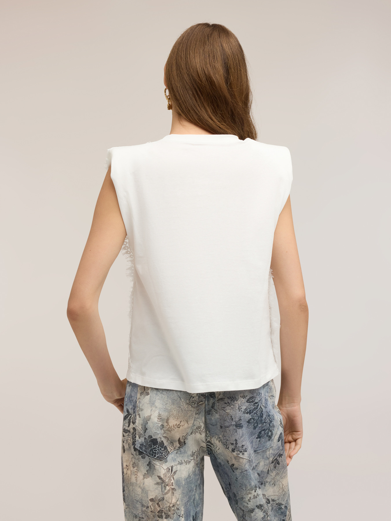 T-shirt con inserti in pizzo image number 1