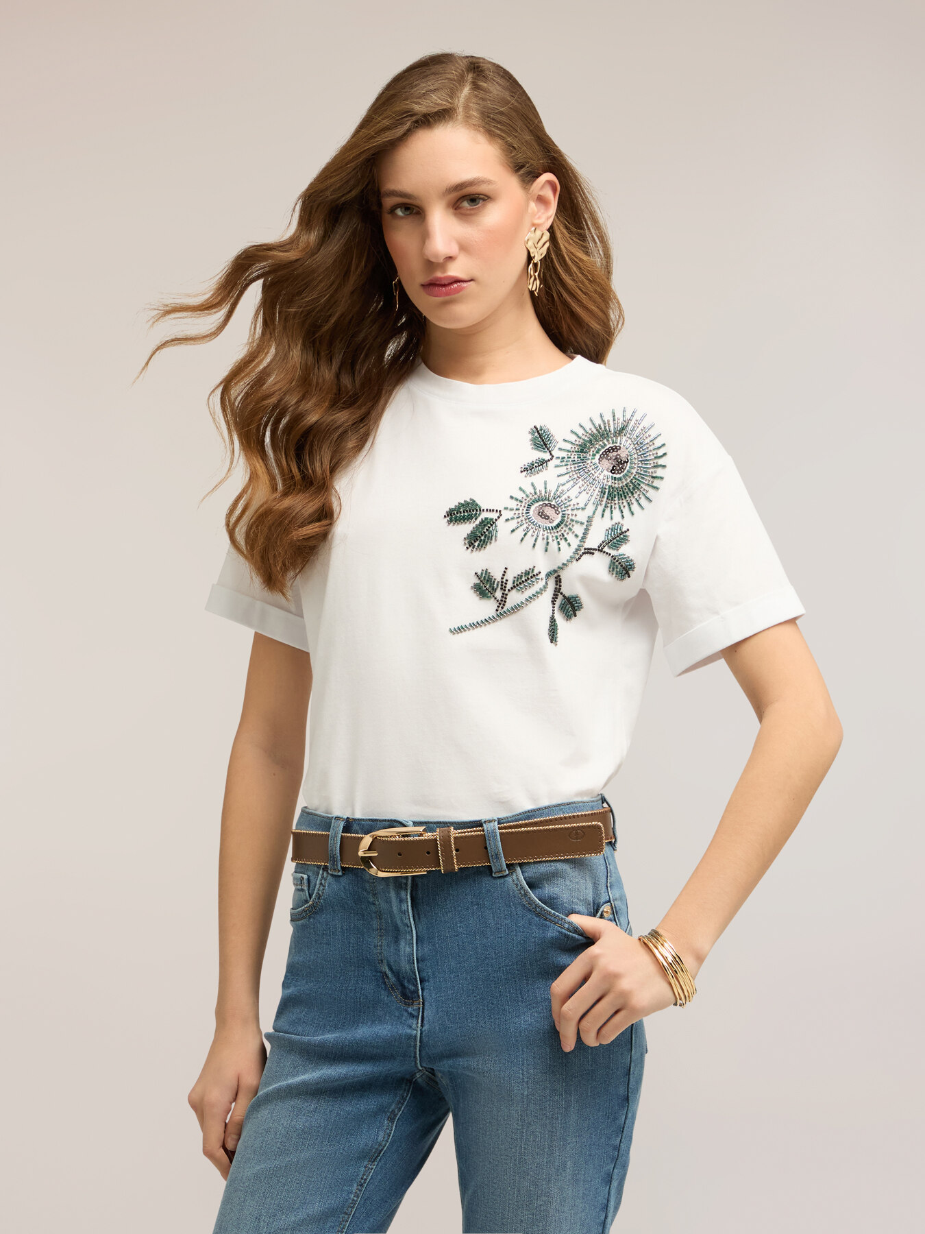 T-shirt in jersey con applicazioni floreali image number 3