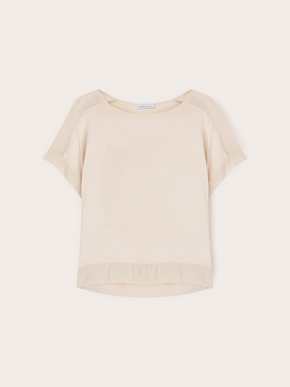 Blusa in raso con scollo a barchetta