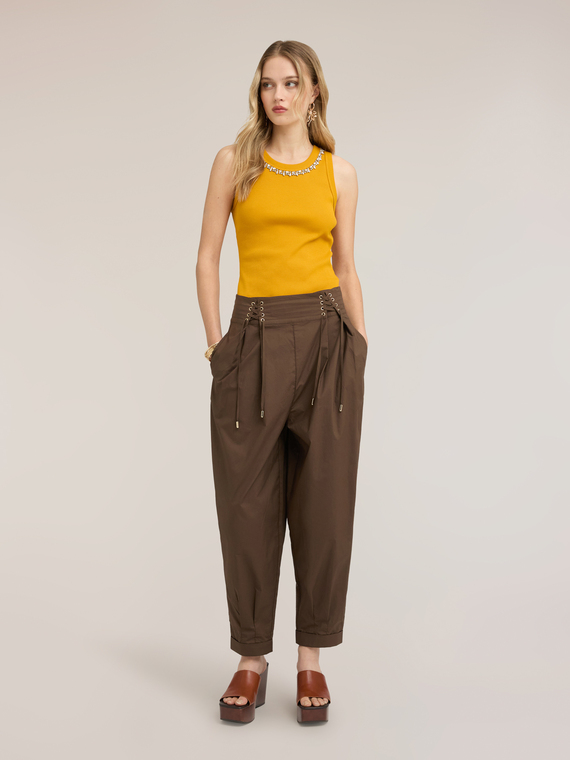 Pantaloni in popeline con lacci in vita