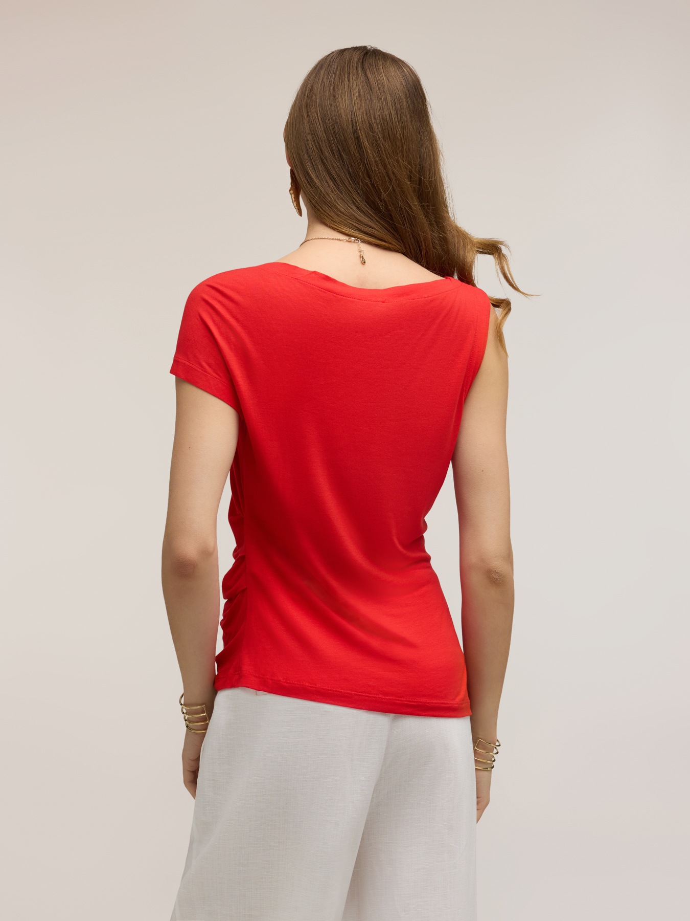 Top asimmetrico con drappeggio image number 1