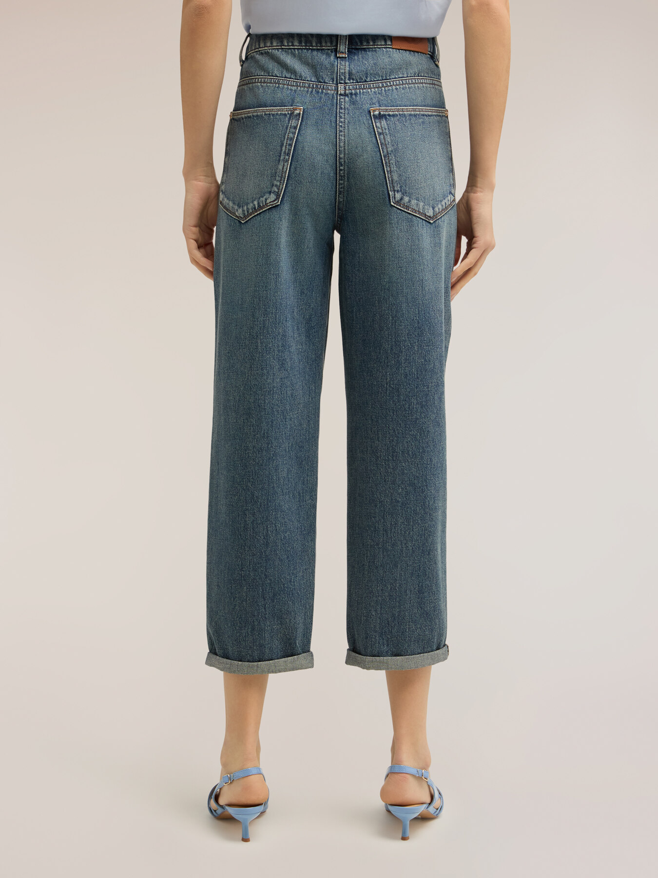 Jeans boyfriend con risvolto image number 1