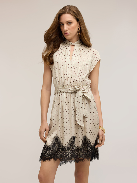 Vestito in raso a pois con pizzo