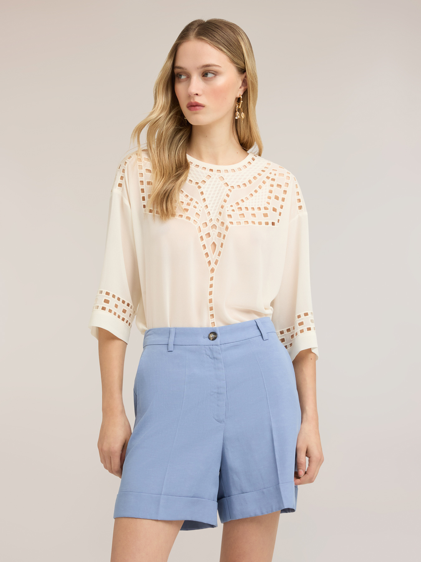 Blusa in georgette con ricami ajour&eacute; image number 0