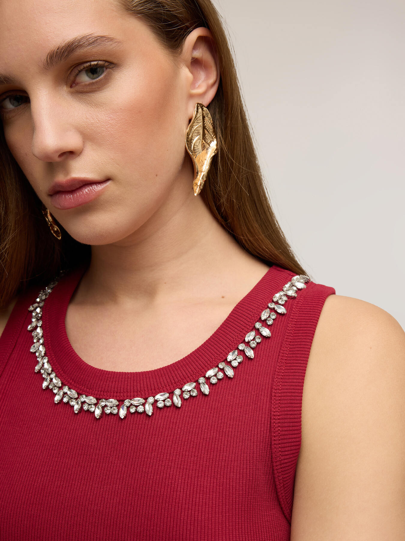 Top con strass sullo scollo image number 3