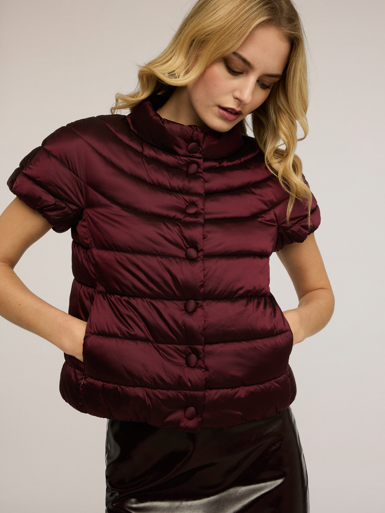Piumino lightweight a maniche corte image number 0