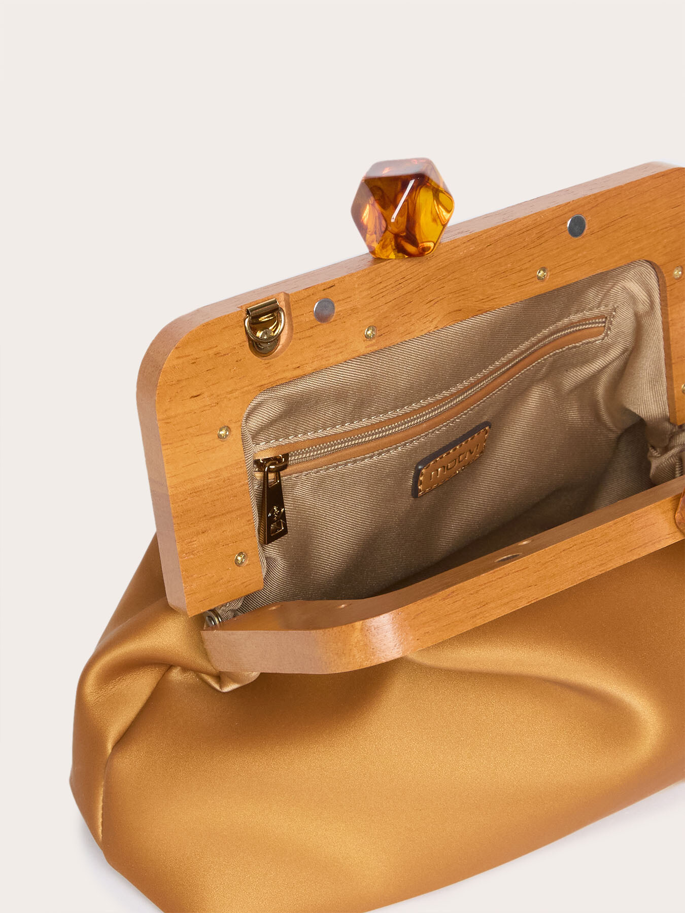 Clutch rigida con dettaglio in legno image number 4
