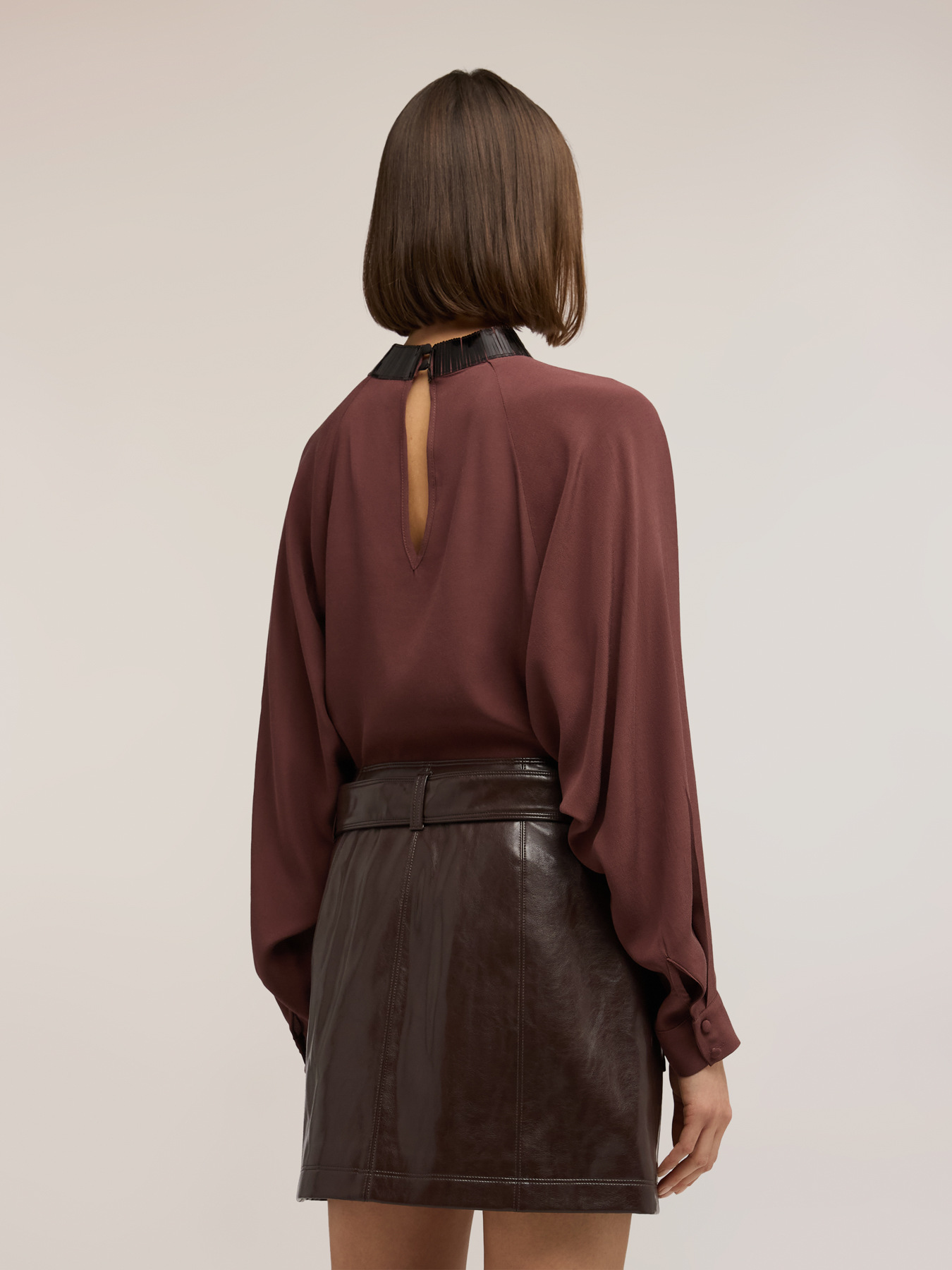 Blusa fluida con colletto ricamato image number 1