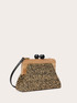 Clutch in rafia intrecciata con chiusura in legno image number 3