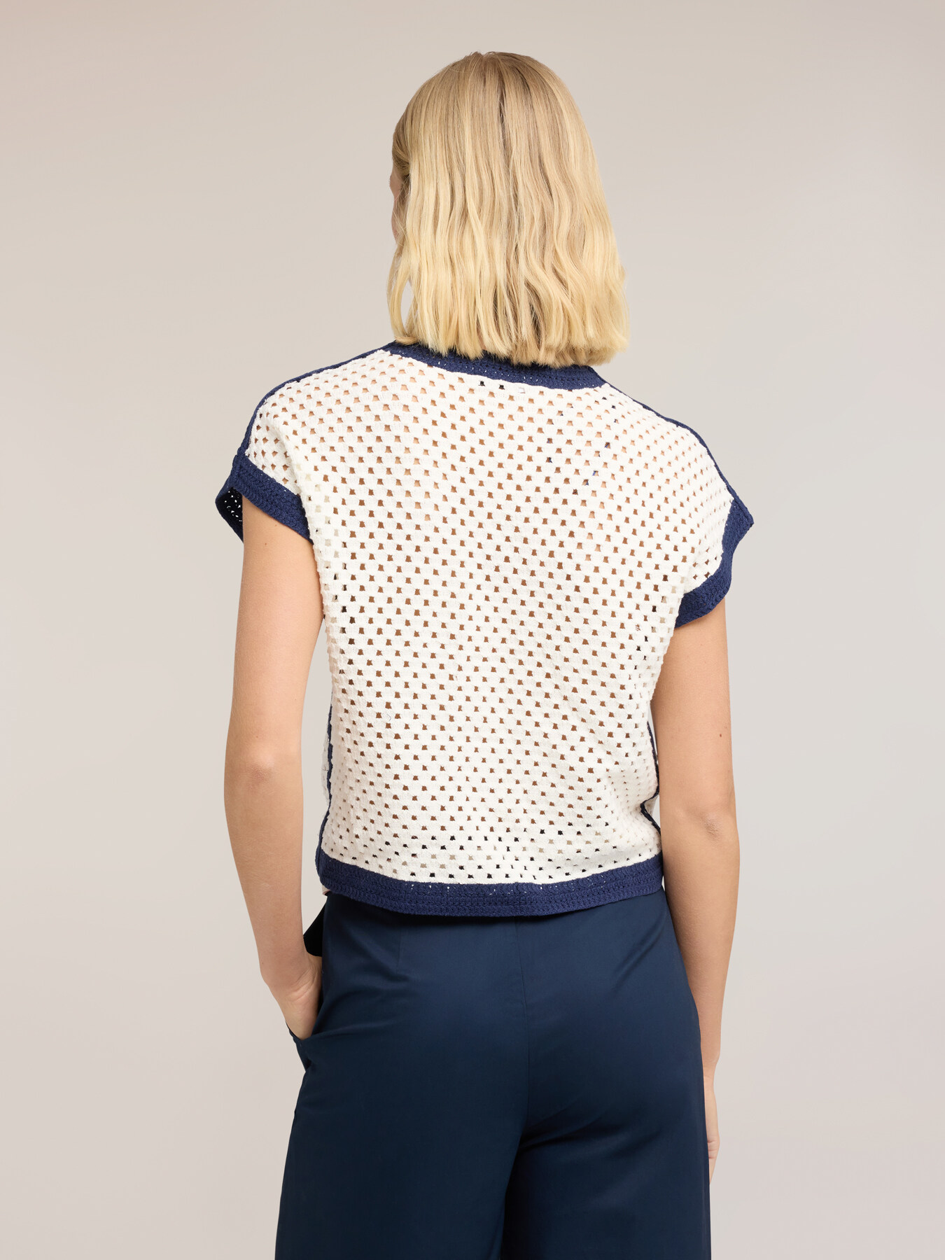 Cardigan in maglia traforata con tasche image number 2