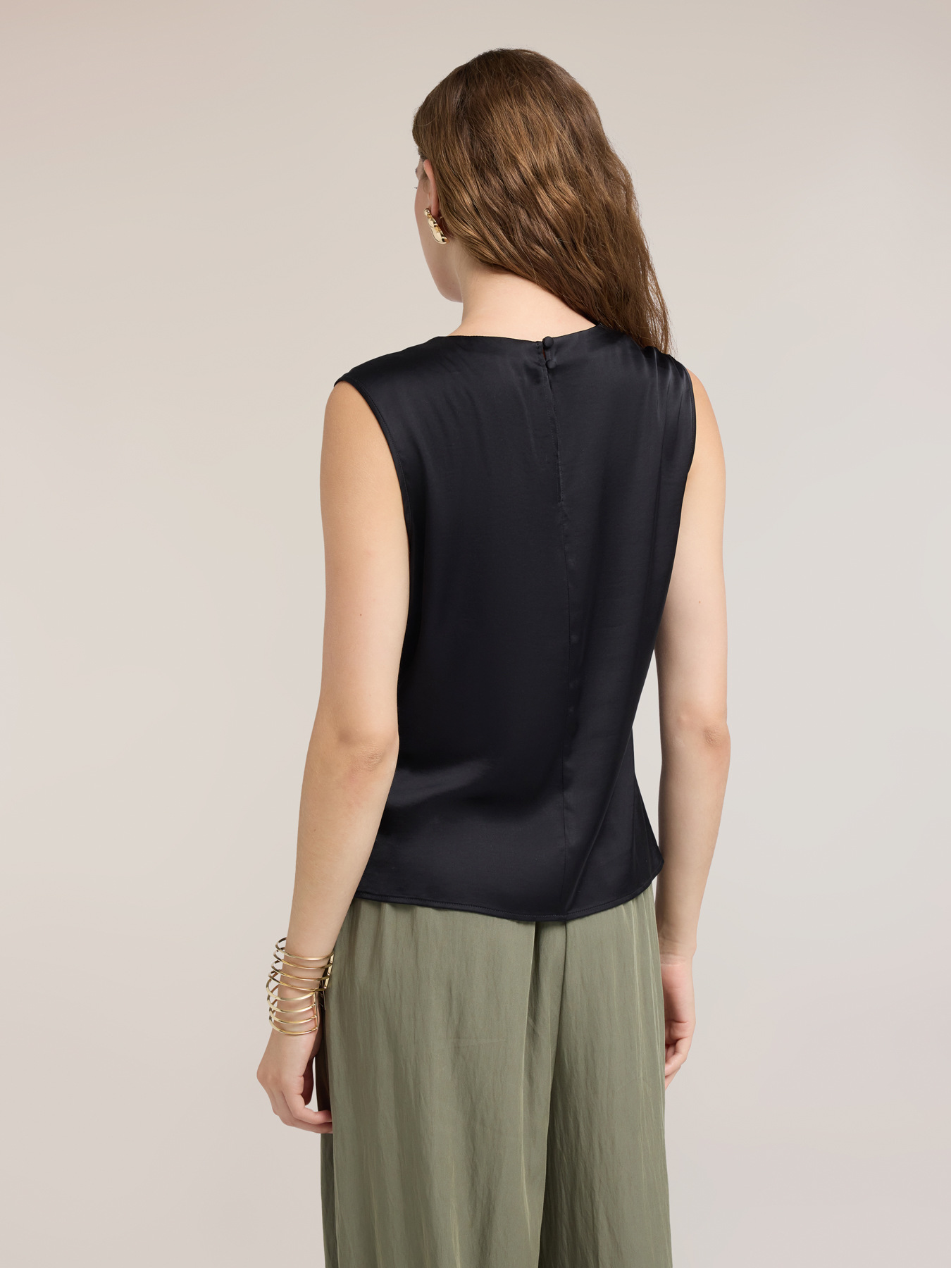 Top in raso con drappeggio asimmetrico image number 1
