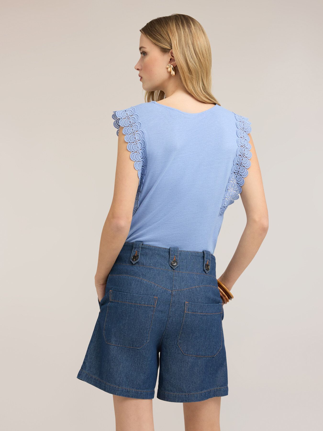 T-shirt in misto lino con inserti in pizzo image number 0