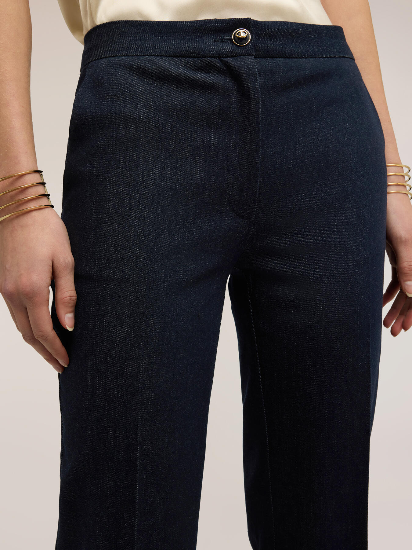 Jeans cropped con risvolto image number 3