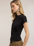 T-shirt con drappeggio laterale asimmetrico image number 3