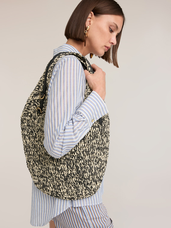 Shopper intrecciata con manici a spalla