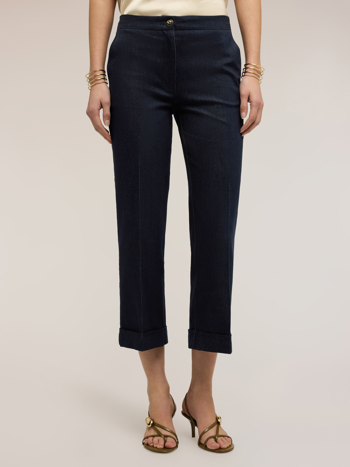 Jeans cropped con risvolto image number 2