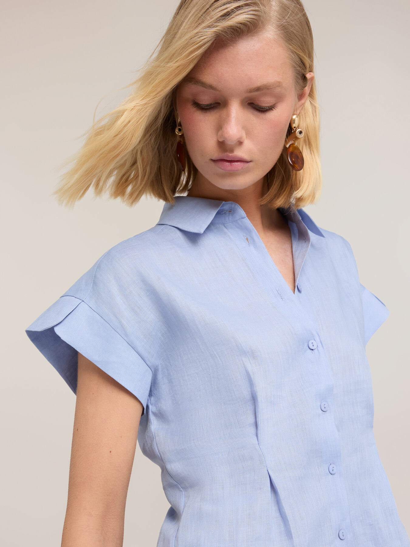 Camicia in lino con pieghe image number 3