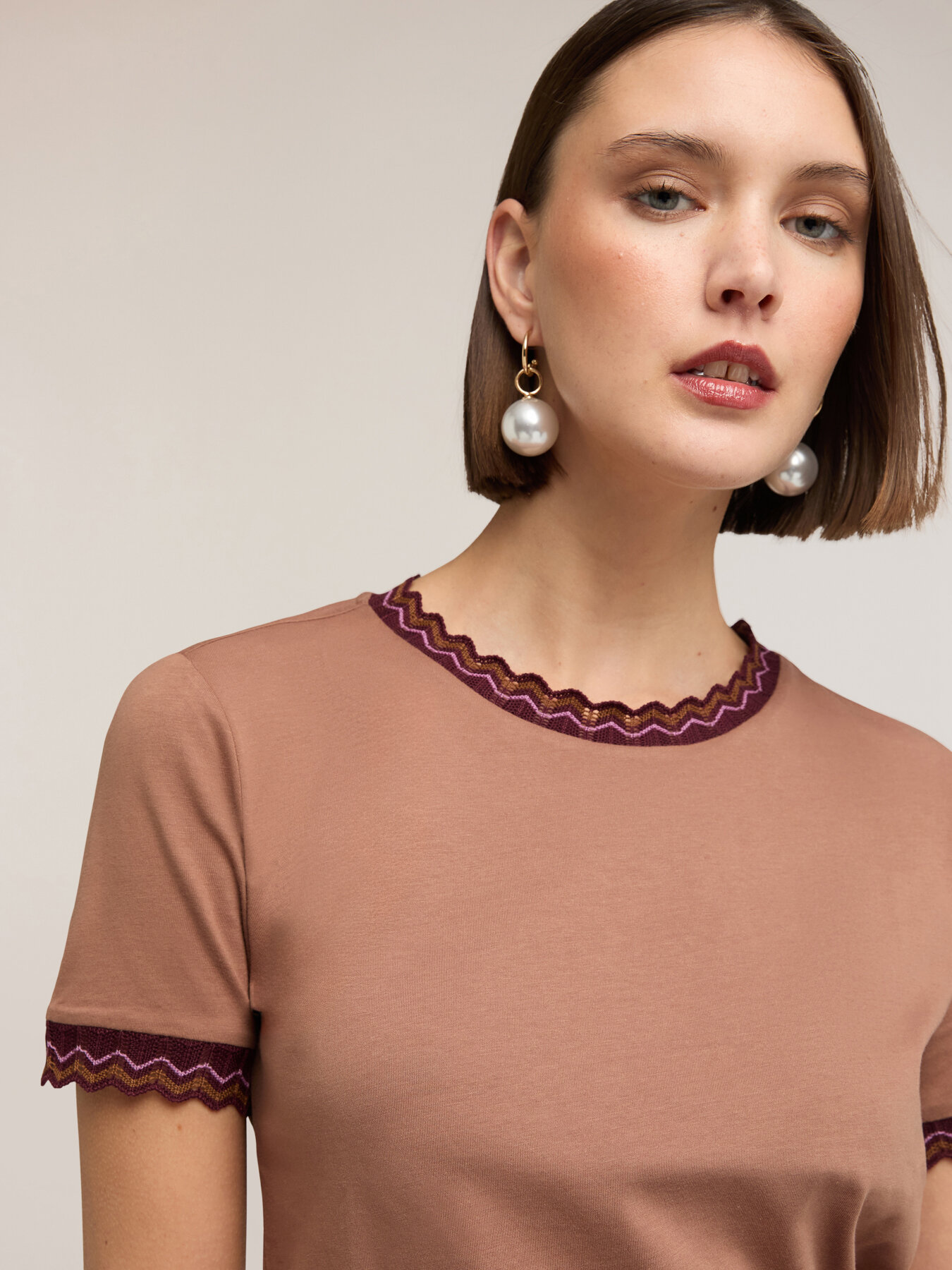 T-shirt con bordi in maglia image number 3