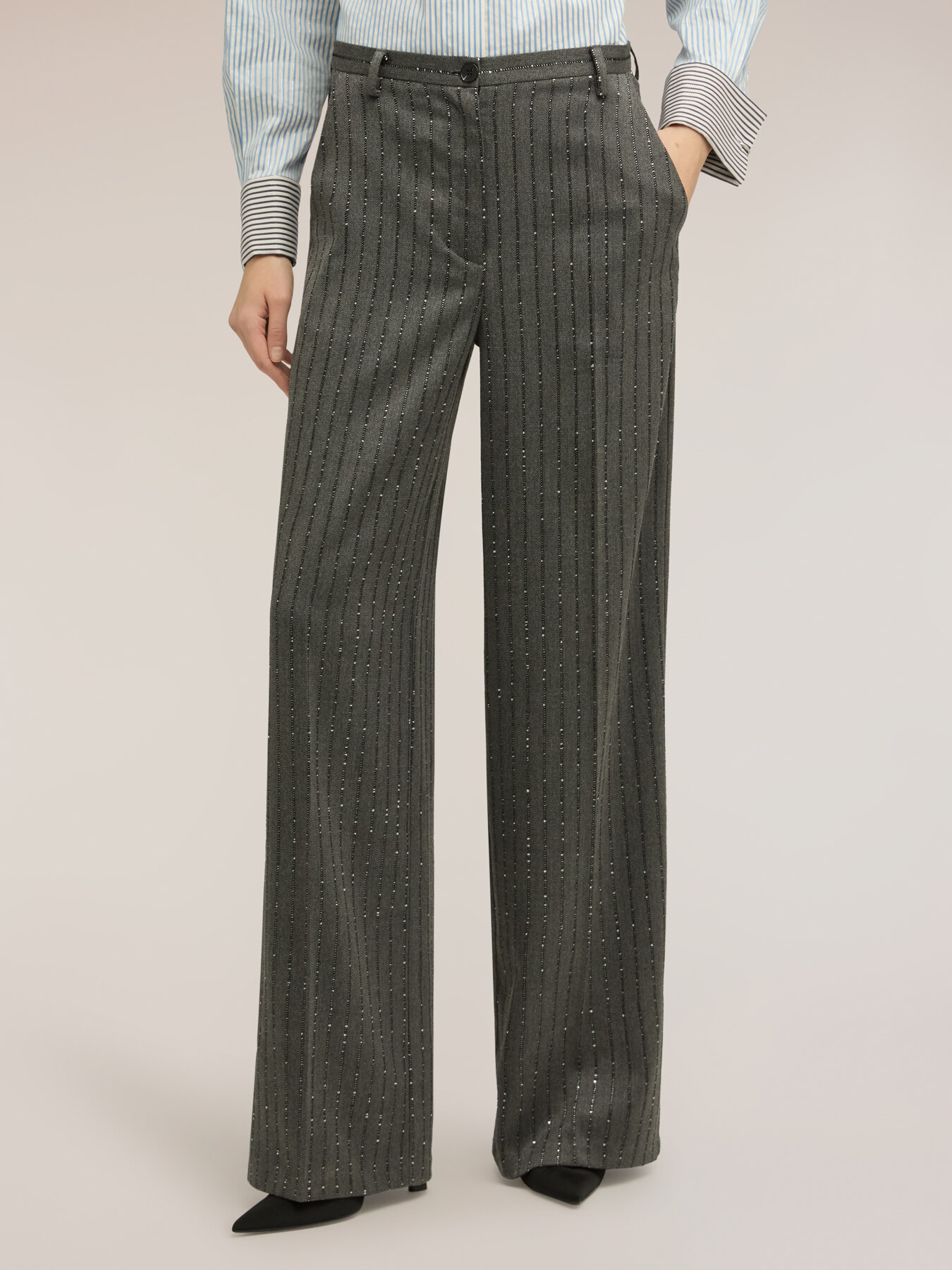 Pantaloni palazzo gessati con micro paillettes image number 2