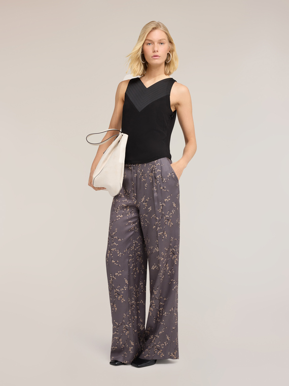 Top in georgette con scollo a V