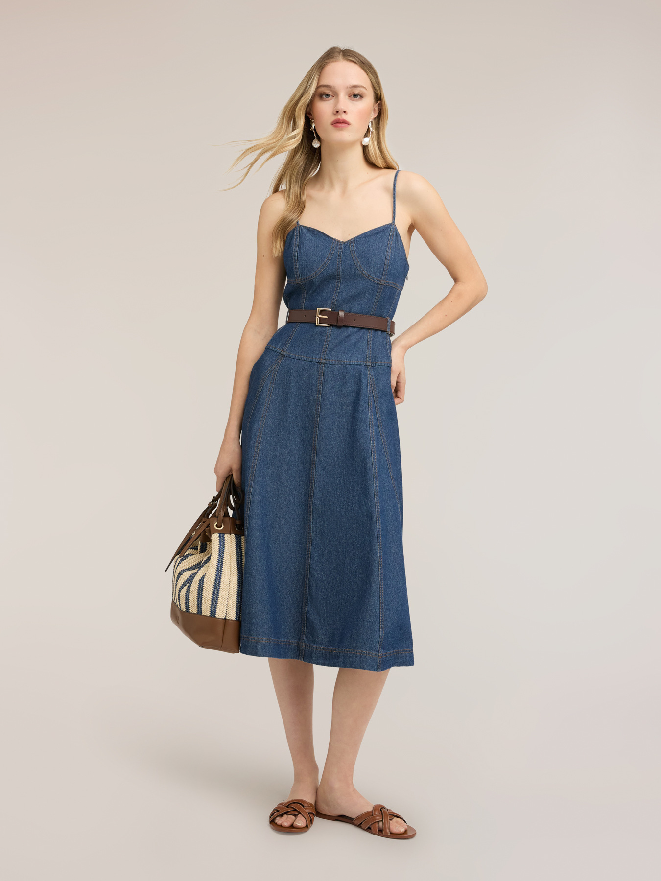 Vestito midi in denim con scollatura a cuore image number 2
