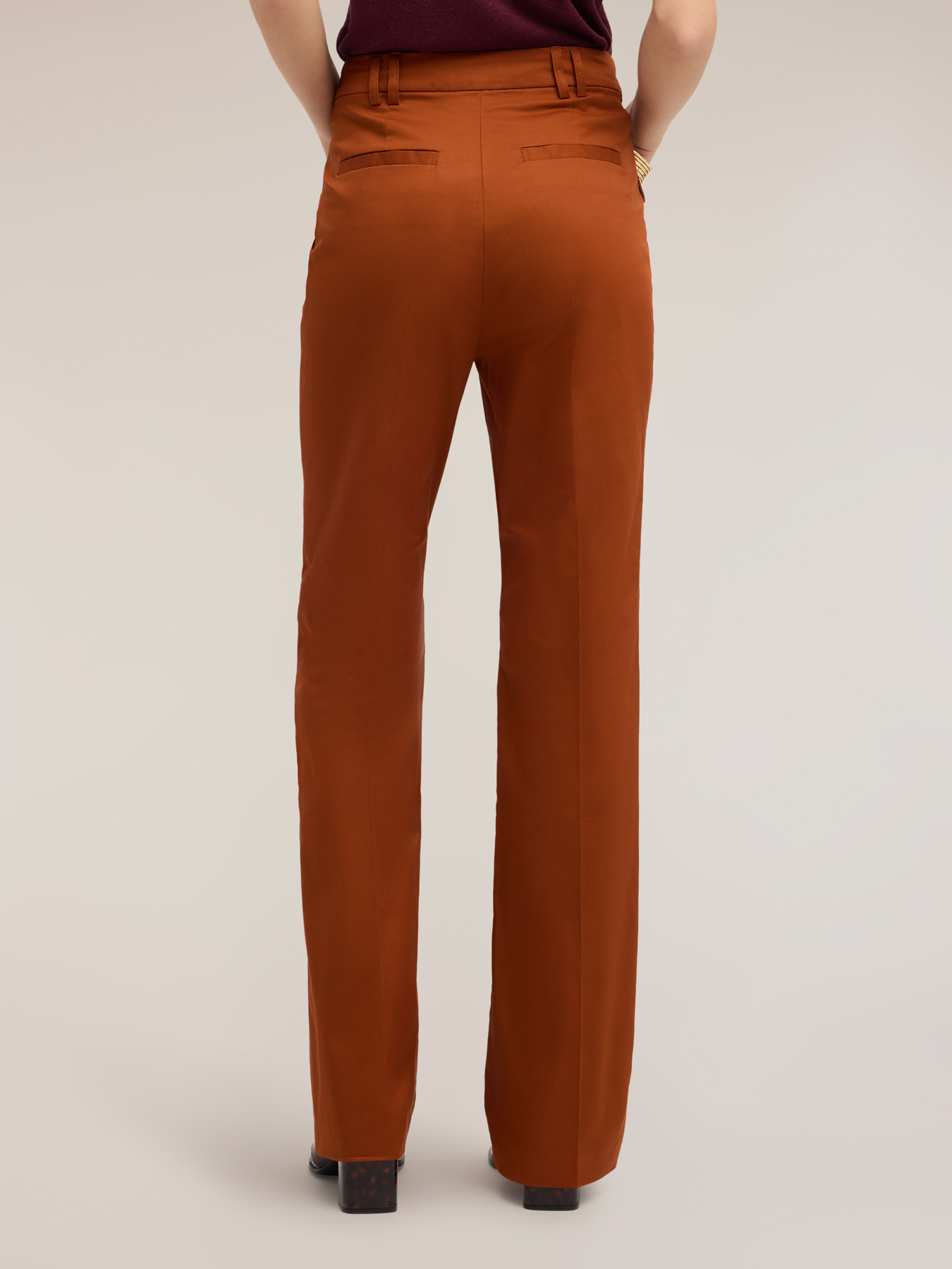 Pantaloni flare con tasche image number 1