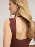 Maglia con smerlatura e cut-out posteriore image number 2