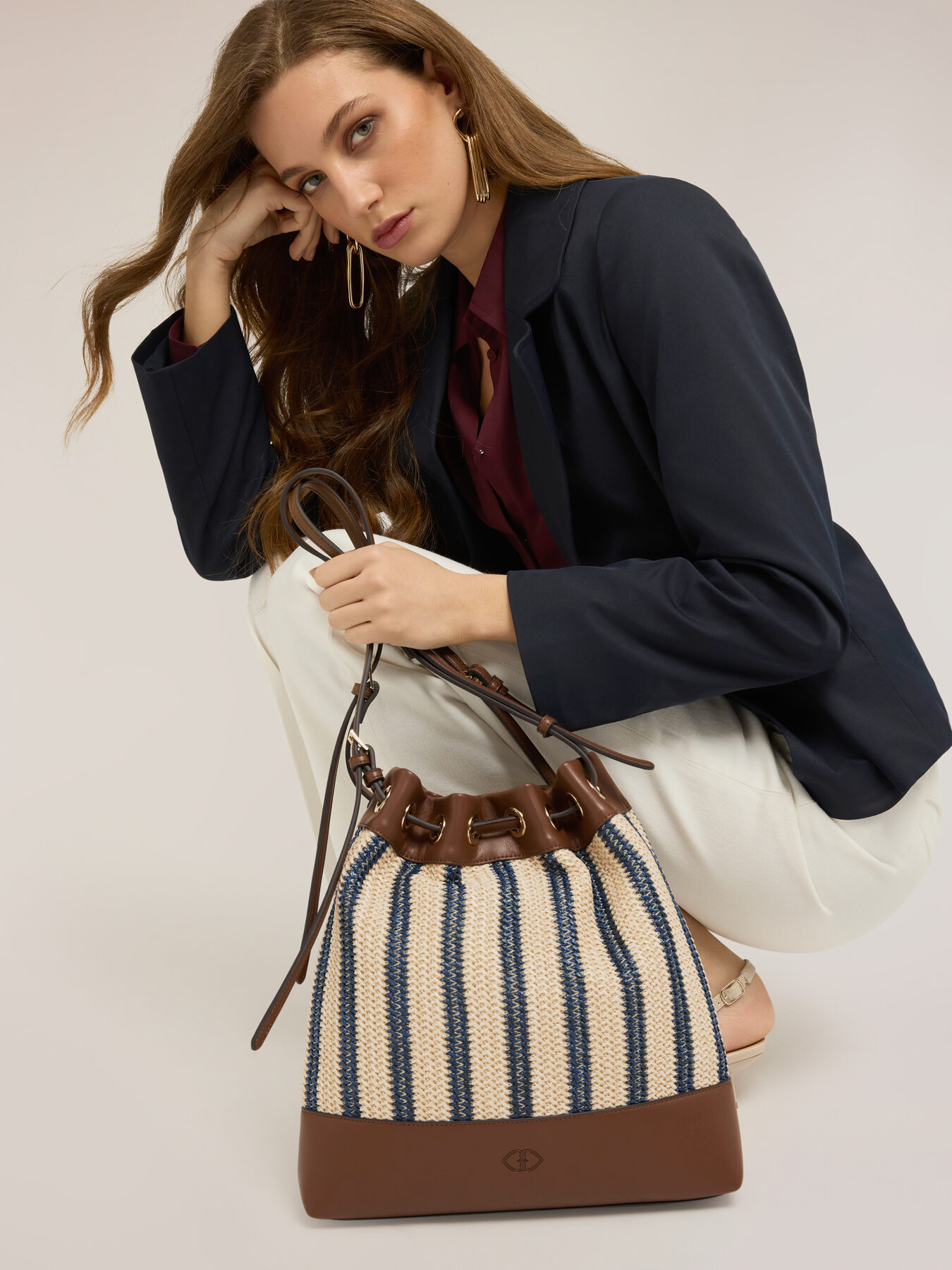 Borsa secchiello intrecciata a righe image number 0