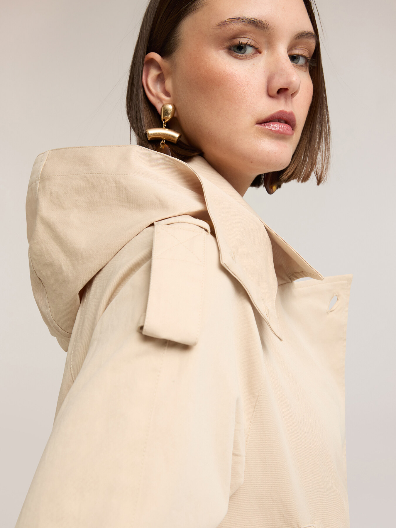 Trench corto in gabardina misto cotone image number 2