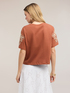 T-shirt in jersey con ricami floreali image number 1