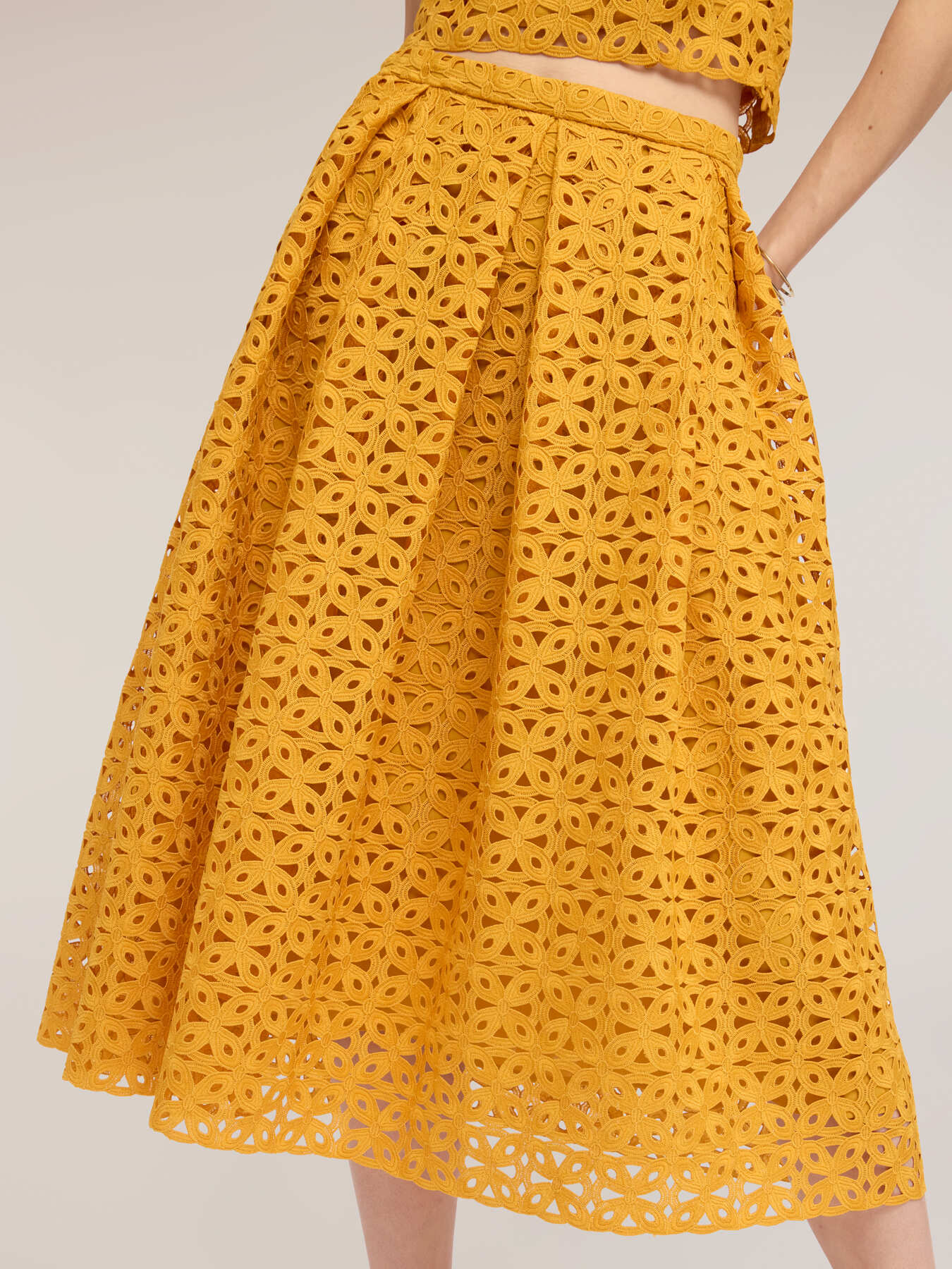 Gonna a pieghe in pizzo macram&eacute; image number 3